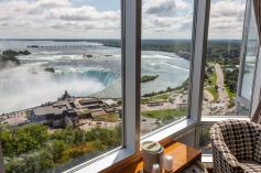 The Oakes Hotel Overlooking the Falls