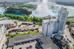 The Oakes Hotel Overlooking the Falls